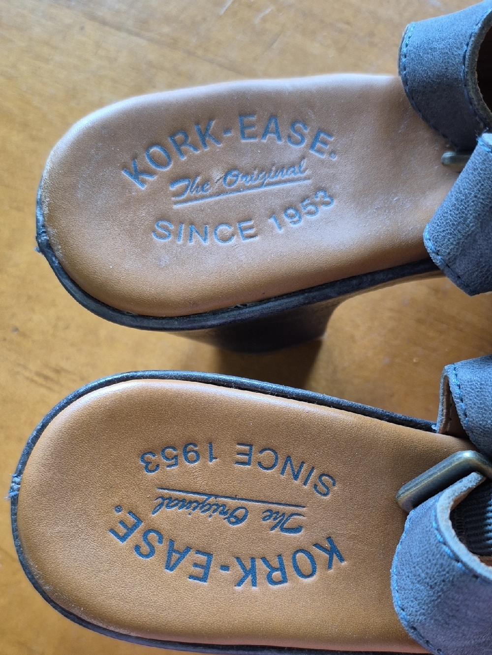 Kork-Ease Gray Platform Sandal with Buckle Strap. Size 9. - Picture 4 of 12